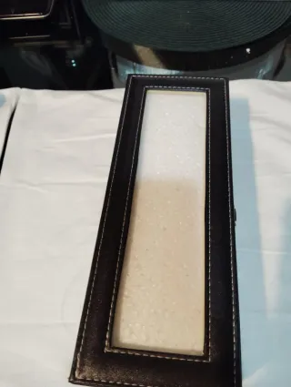 Caja porta reloj negra con ventana