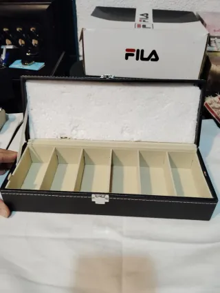 Caja porta reloj negra con ventana