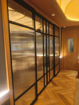 Puerta corredera cristal moderno