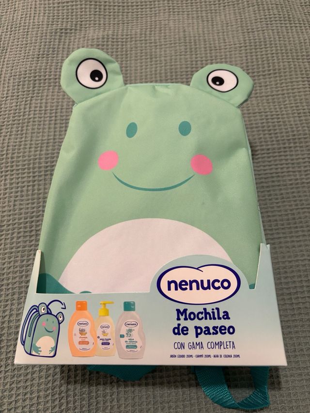 Mochila Nenuco con productos de higiene de bebé