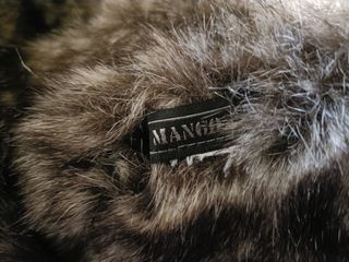 Bufanda efecto pelo, de Mango