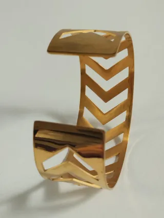 Pulsera brazalete dorado diseño geométrico