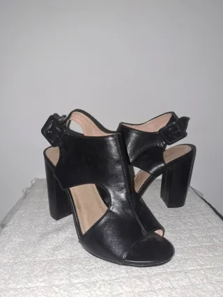 Sandalias de tacón negras