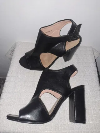 Sandalias de tacón negras