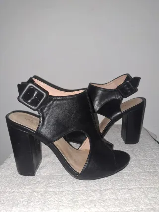 Sandalias de tacón negras