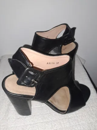 Sandalias de tacón negras