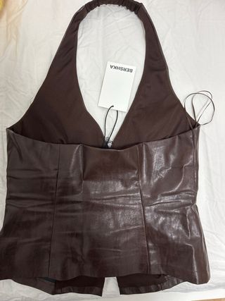 Top cuero Bershka marrón/ burdeo