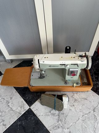 Máquina de coser Gritzner