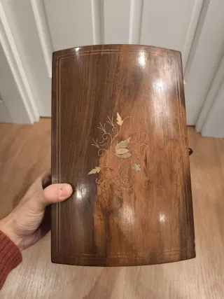 Caja joyero antigua de madera