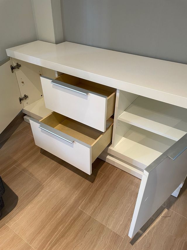 Mueble de salón blanco