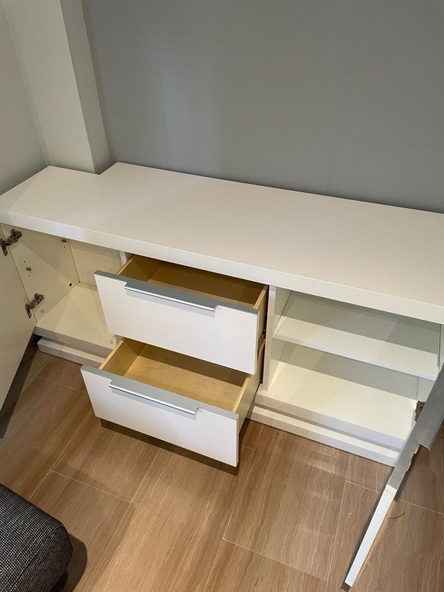 Mueble de salón blanco