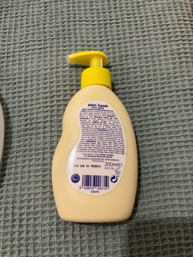 Mochila Nenuco con productos de higiene de bebé