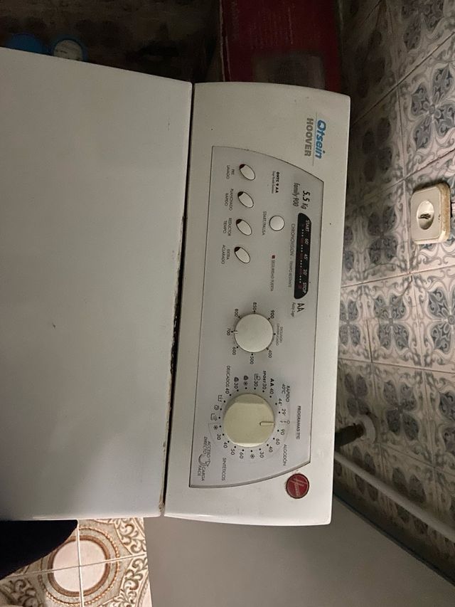 Lavadora blanca en buen estado