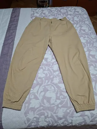 Lote Top Negro y Pantalón Beige