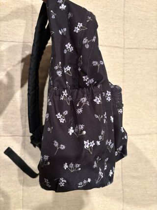 Mochila Eastpak floral negra