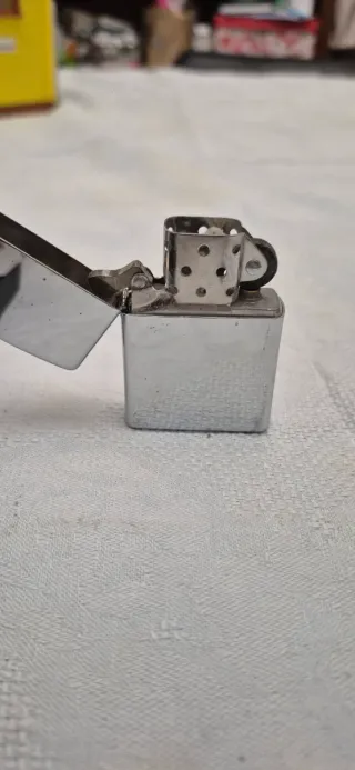 Zippo con custodia