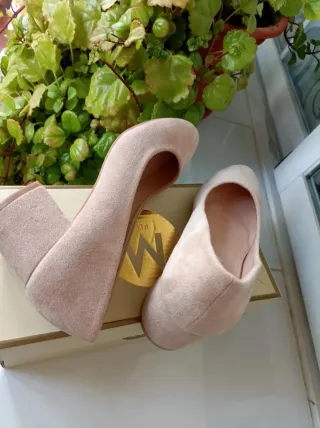 Nuevos. Zapatos color nude