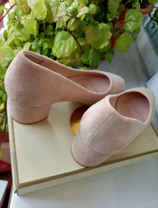 Nuevos. Zapatos color nude