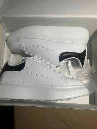 Scarpe mc queen bianche e nere