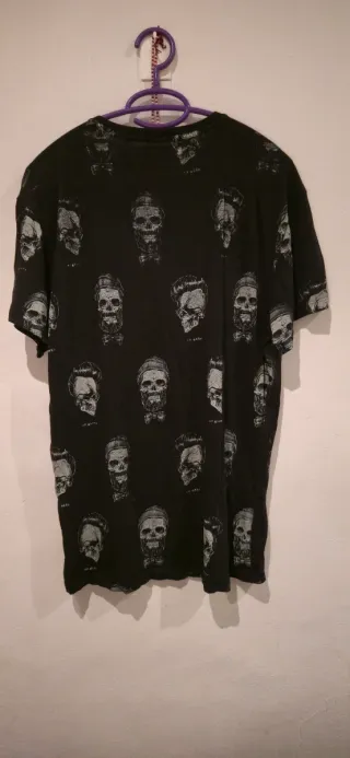 Camiseta Bershka Calaveras