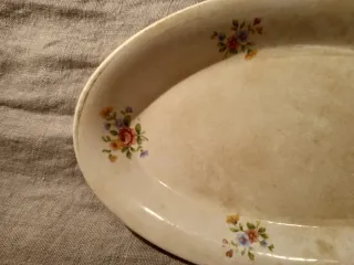 Esparraguera antigua de porcelana San Claudio