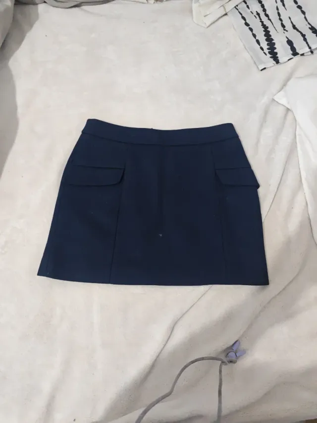 Falda azul con bolsillos