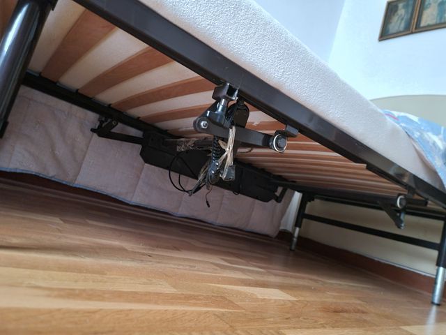 Cama articulada metálica