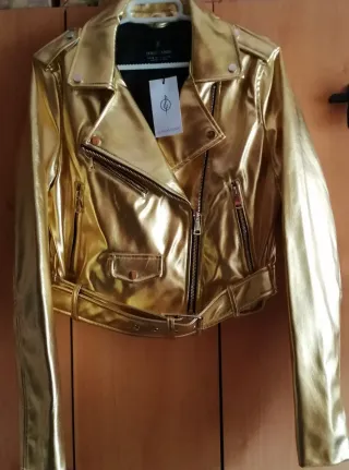 Cazadora Biker Stradivarius Dorada