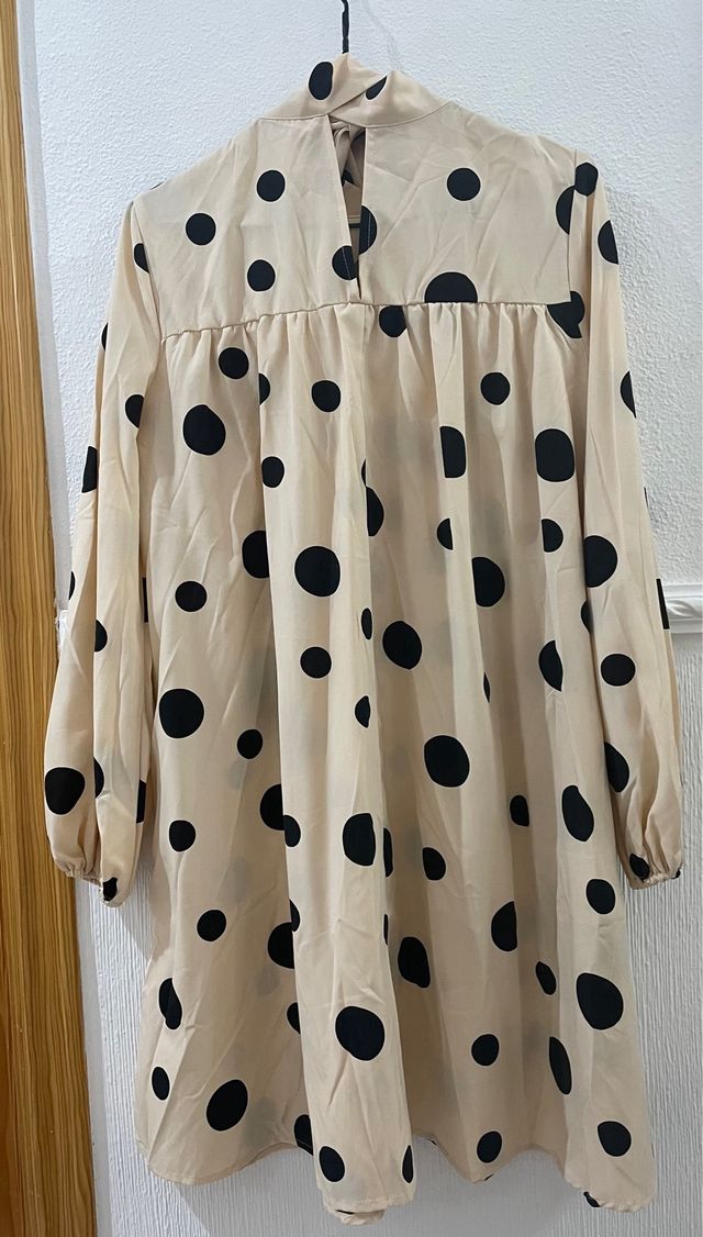 Vestido beige lunares negros