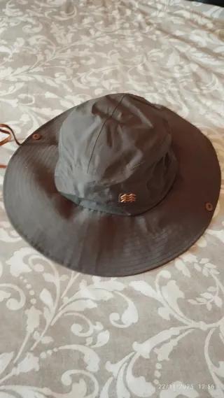 Sombrero safari gris, Kolon Sport