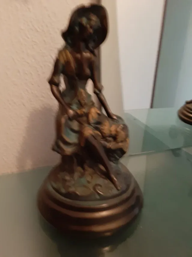 Figuras decorativas de bronce y metal