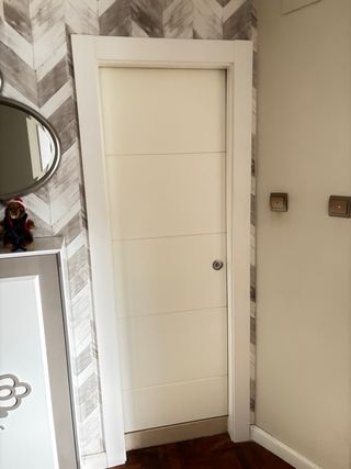 Puerta corredera madera maciza blanca