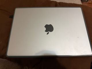 MacBook Pro M3 16GB