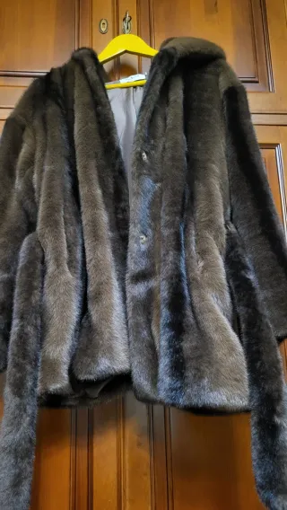 Chaquetón visón sintético con capucha