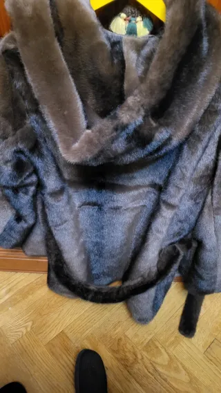 Chaquetón visón sintético con capucha