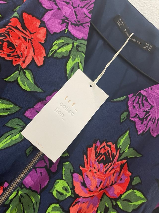 Vestido midi azul marino estampado flores