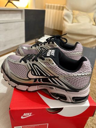 Deportivas Nike Air Max Moto 2K Mujer. T39 y T38