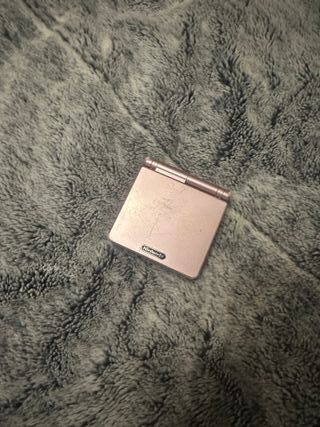 Game Boy Advance SP + Pokémon Amarillo