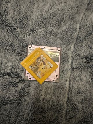 Game Boy Advance SP + Pokémon Amarillo
