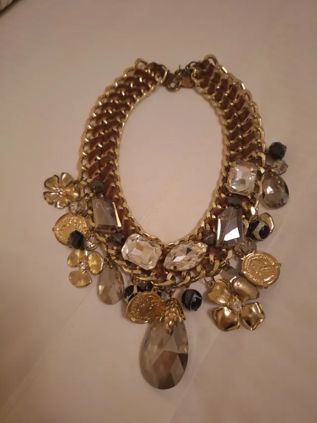 Collar fantasía elegante oro y multicolor
