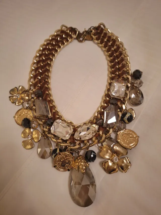 Collar fantasía elegante oro y multicolor