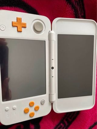 Nintendo 2DSNaranja y Blanca