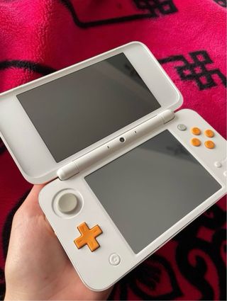 Nintendo 2DSNaranja y Blanca