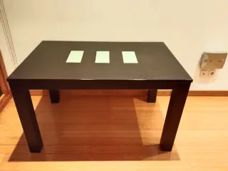 Mesa de comedor moderna negra y verde