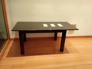 Mesa de comedor moderna negra y verde