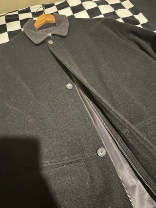 Abrigo de caballero negro y gris