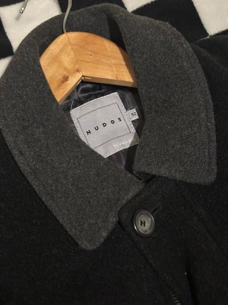 Abrigo de caballero negro y gris