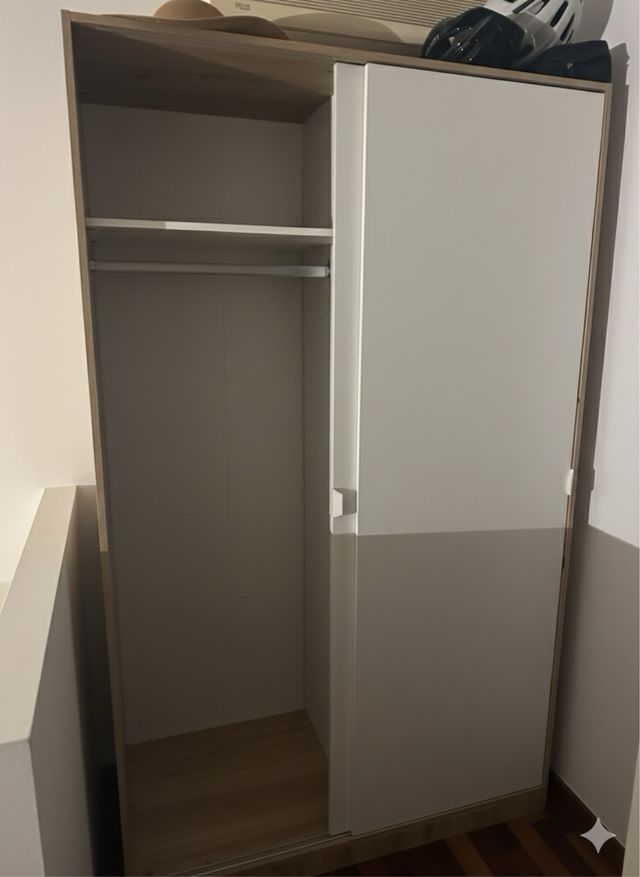 Armario puertas correderas de madera