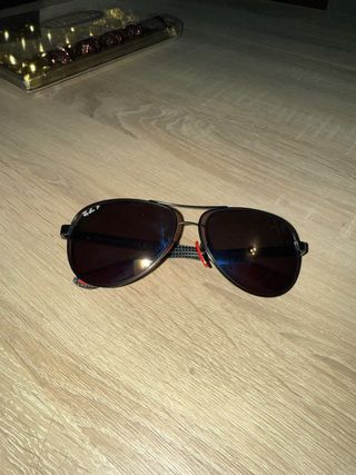 Gafas de sol Ferrari negras y rojas