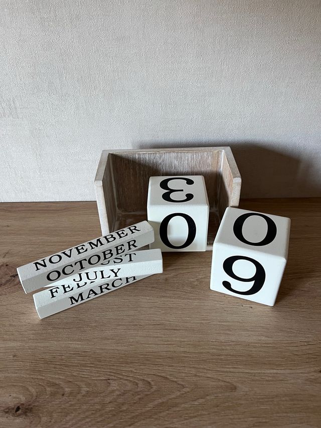 Calendario decorativo de madera